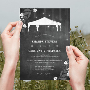 Rustikales Chalkboard florale Outdoor Tented Weddi Einladung