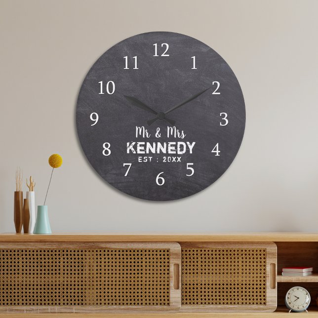 Rustikales Chalkboard Hochzeit Mr. und Mrs. Große Wanduhr (Rustic Chalkboard Wedding Mr And Mrs Large Clock
)