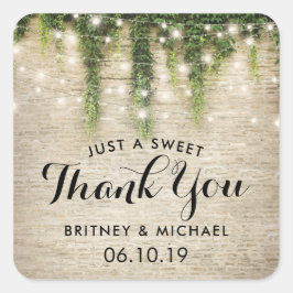 Rustikales Chateau Stone Church String Lights Wedd Quadratischer Aufkleber