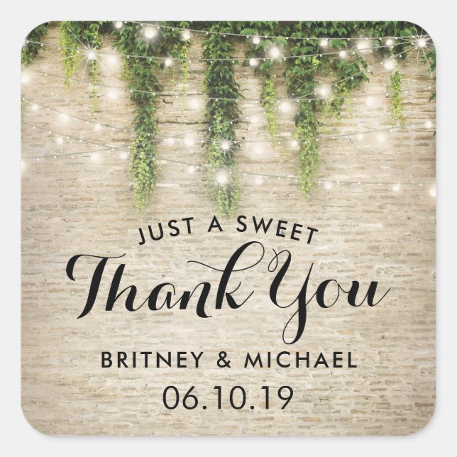 Rustikales Chateau Stone Church String Lights Wedd Quadratischer Aufkleber (Vorderseite)