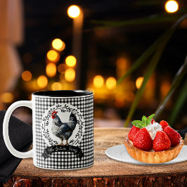 Rustikales Country Rooster Chicken BW Gingham Karo Zweifarbige Tasse