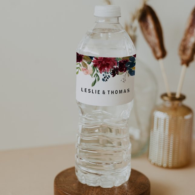 Rustikales Dazzling Burgundi Wasserflasche Wasserflaschenetikett (Von Creator hochgeladen)