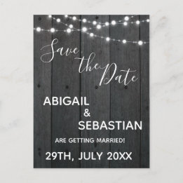 Rustikales dunkles Holz, mit String Lights. Postkarte