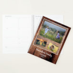 Rustikales Foto aus Stallholz Planer<br><div class="desc">Erstellen Sie Ihren eigenen rustikalen Foto Collage Planner Fügen Sie Ihre eigenen Fotos und Text und erstellen Sie einen sehr persönlichen und einzigartigen Planer.</div>