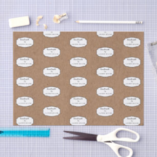 Rustikales 'Handmade by' Logo auf Kraftpapier Seidenpapier