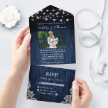 Rustikales Hochzeitblauer Holzsaitenlicht Foto All In One Einladung<br><div class="desc">Rustikales Hochzeitsholz-Foto mit blauen Holzstreichelleuchten und Spitzen mit RSVP-Karte</div>