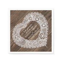 Rustikales Hochzeitsholz und Spitzen-Servietten