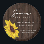 Rustikales Hochzeitsholzdesign Save the Date Magnet<br><div class="desc">Einfach und elegant rustikal sind die Worte, die ich verwenden würde, um diesen Save The Date Magneten zu beschreiben... mit einer Single-Sonnenblume, über einem rustikalen Holzdesign, umgeben von eleganter Schrift-Kalligrafie. Dieses einzigartige boho chic Design ist eine lustige Art, Ihre Verlobung und Sets die Bühne für einen Tag, den Sie nie...</div>
