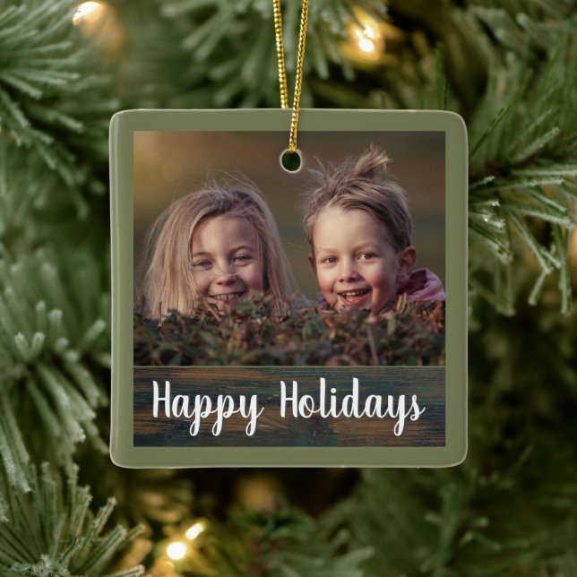 Rustikales Holiday Script Custom Family Foto Keramikornament (Baum)