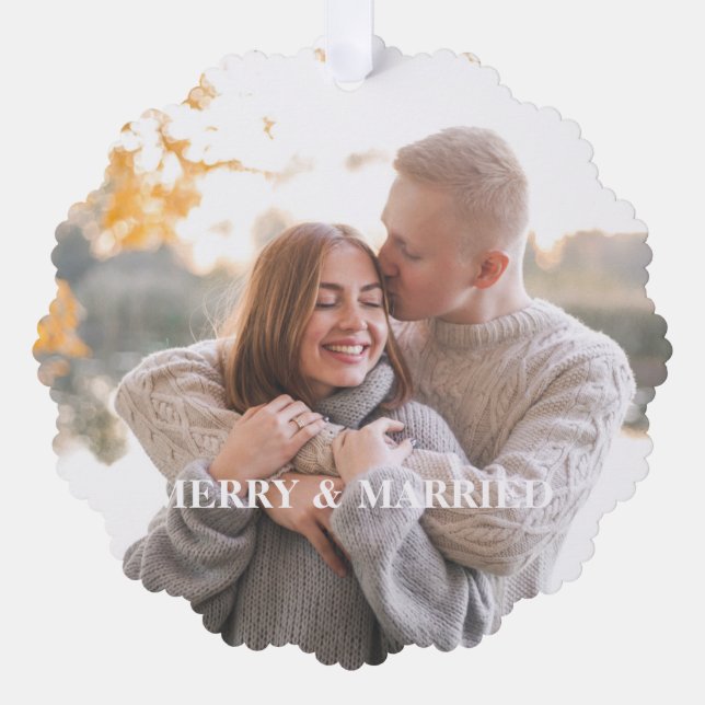 Rustikales Holly Pine Newlyweds zweiseitiges Custo Ornament Karte (Vorderseite)