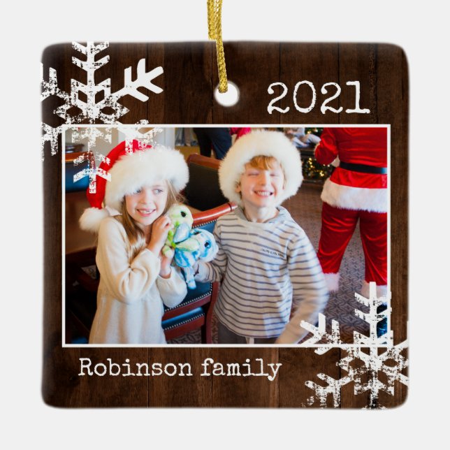 Rustikales Holz Foto Grenzen Weiße Schneeflocken U Keramikornament (Vorderseite)