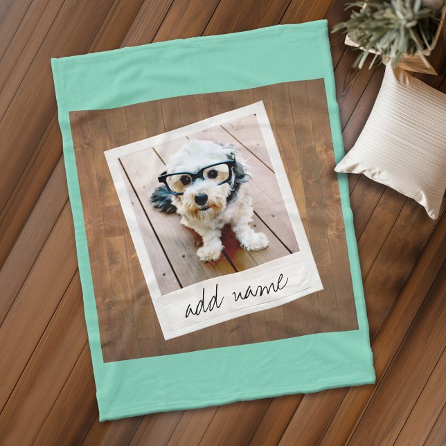 Rustikales Holz mit quadratischem Foto Fleecedecke (Personalized fleece blanket with a photo and a monogram)