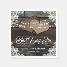 Rustikales Holz mit zwei Burlap Hearts Hochzeit Serviette