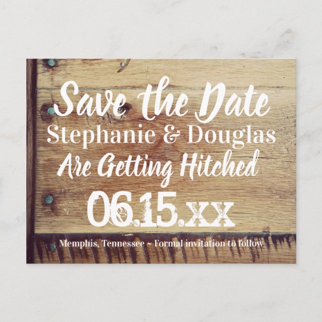 Rustikales Holz Sie und ich Save the Date Postkart Ankündigungspostkarte (Vorderseite)