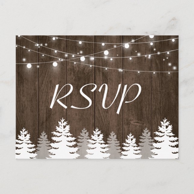 Rustikales Holz String Lights Pine Trees Wedding R Einladungspostkarte (Vorderseite)