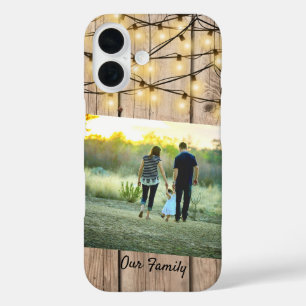 Rustikales Holz-Trendfamilie Foto leuchtet nach Ma iPhone 16 Hülle