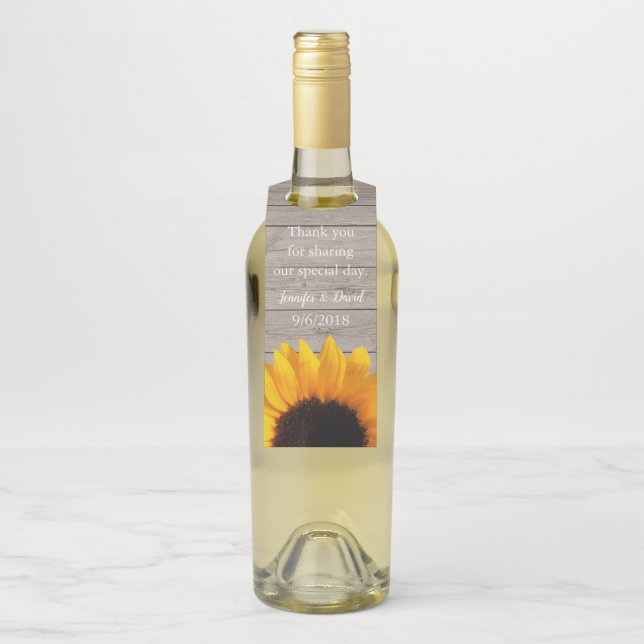Rustikales Holz und Sonnenblumen Wein Flasche Gefa Flaschenanhänger (Auf Flasche)