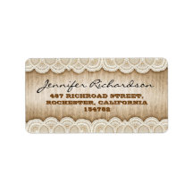 rustikales Holz und weiße Spitzen-Hochzeitsetikett