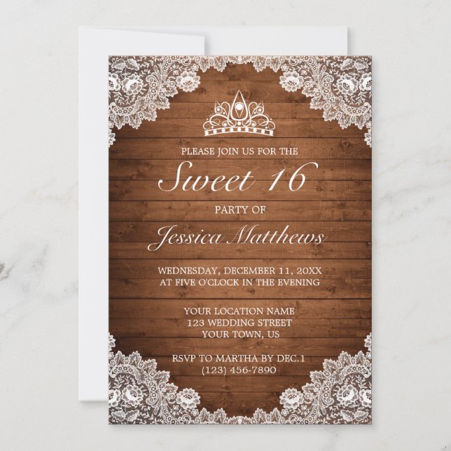Rustikales Holz und weiße Spitzen Tiara Sweet 16 Einladung (Vorderseite)