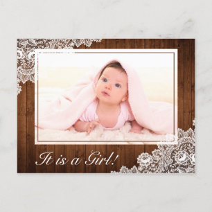 Rustikales Holz & White Lace Baby Girl Foto Birth Ankündigungspostkarte