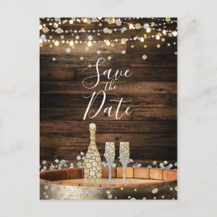 Rustikales Holzfass Lights Champagne Save the Date Ankündigungspostkarte