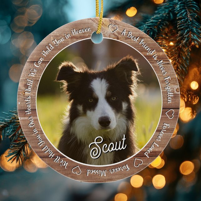 Rustikales Holzhund-Denkmal Für immer geliebt & ve Keramik Ornament (Wood-style memorial pet ornament with photo of dog named Scout and heartfelt remembrance text.)