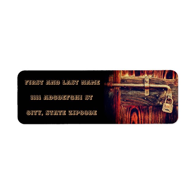 Rustikales Holzkorn mit antiken Messingschlössern (Vorne)