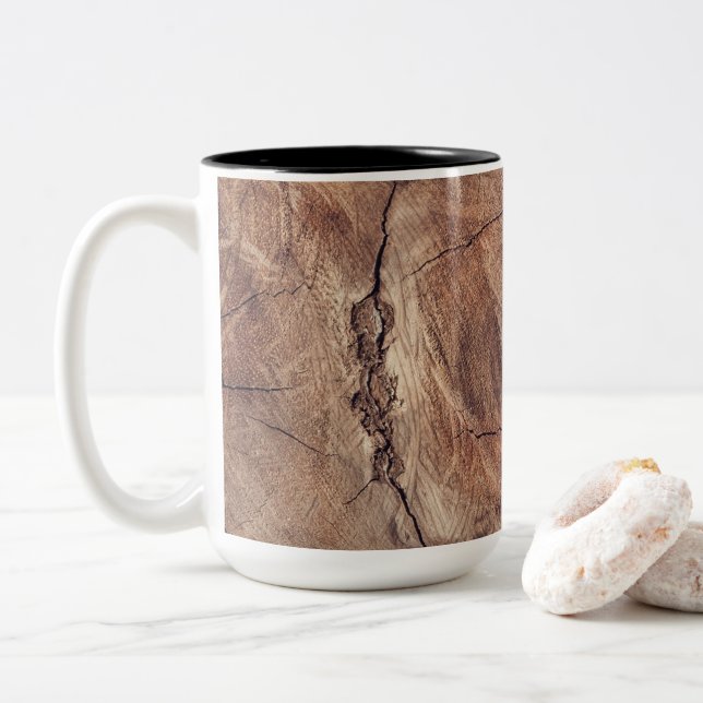 Rustikales Holzkörndesign Zweifarbige Tasse (Mit Donut)