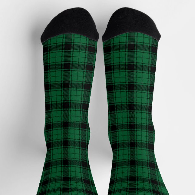 Rustikales kariertes schwarz-grünes Tartan-Landmus Socken (Oben)