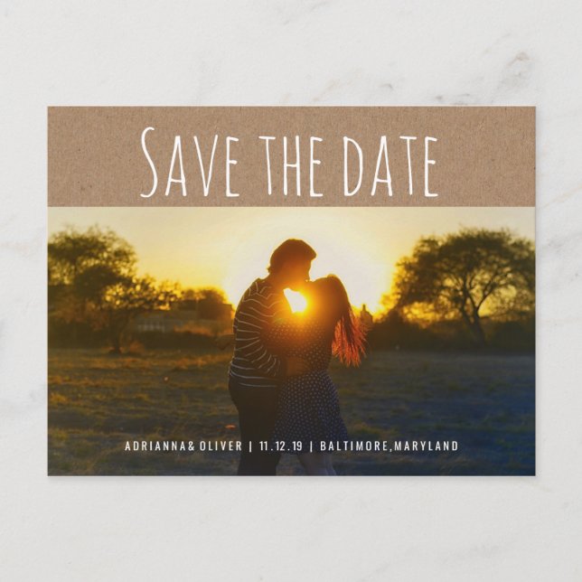 Rustikales Kraftpapier | Save the Date Couple Foto Ankündigungspostkarte (Vorderseite)