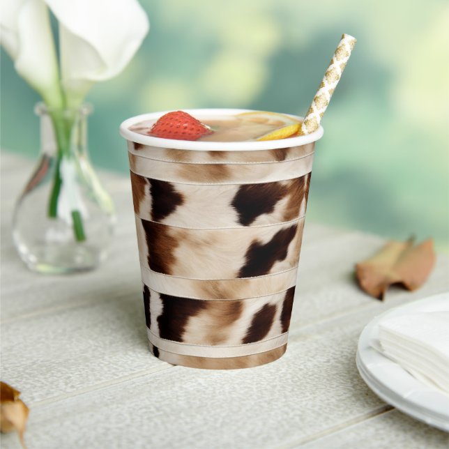 Rustikales Kuh Print Western Country Cowboy Party Pappbecher (In Situ)