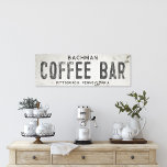 Rustikales modernes Bauernhaus Kaffee Bar & City Leinwanddruck<br><div class="desc">Entspannen Sie in unserem stilvollen Bar "Stretched Leinwand Wall Art Coffee Sign", wo zeitloser Charme und moderne Bauernästhetik aufeinander treffen. Dieses Kunstwerk verbindet mühelos rustikale Eleganz mit einem industriellen Vorsprung, mit einem zerrissenen und bedrängten Hintergrund aus weißem Imitat, der durch das Zerkleinern von Farben und verwitterten Texturen ein geschichtliches Gefühl...</div>
