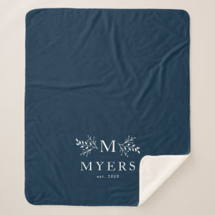 Rustikales Monogramm in Marineblau personalisiert Sherpadecke