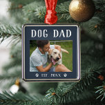 Rustikales Personalisiert Dog Vater Foto Ornament Aus Metall<br><div class="desc">Dieses individuelle Dekor ist ein unvergessliches Weihnachtsgeschenk für einen Haustier Elternteil. Design hat ein beliebtes Foto mit "Hund Vater" oben in rustikalen Schriften. Personalisieren Sie mit dem Jahr,  in dem er ein Pelzpapa wurde,  oder fügen Sie eine benutzerdefinierte Nachricht oder Name.</div>