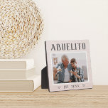Rustikales Personalisiertes Abuelito Grandpa Foto Fotoplatte<br><div class="desc">Die individuelle Opa-Plakette zum Vatertag,  Geburtstag oder Großelterntag zeigt ein beliebtes Foto seines Enkels oder seiner Enkelkinder mit "Abuelito" oben in rustikaler Schrift. Personalisieren Sie mit dem Jahr,  in dem er ein Großvater wurde,  oder fügen Sie eine benutzerdefinierte Nachricht oder Name.</div>