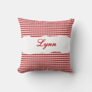 Rustikales rotes Gingham mit personalisiertem Name Kissen