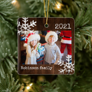 Rustikales Schneeflocken-Familiendunkel Rustikales Keramikornament