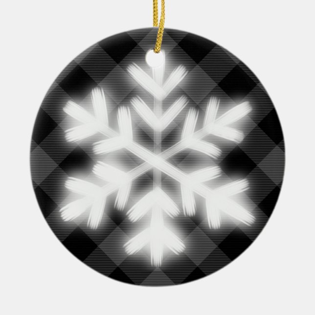 Rustikales Schwarz-weißes Tartan karierte Schneefl Keramik Ornament (Vorne)
