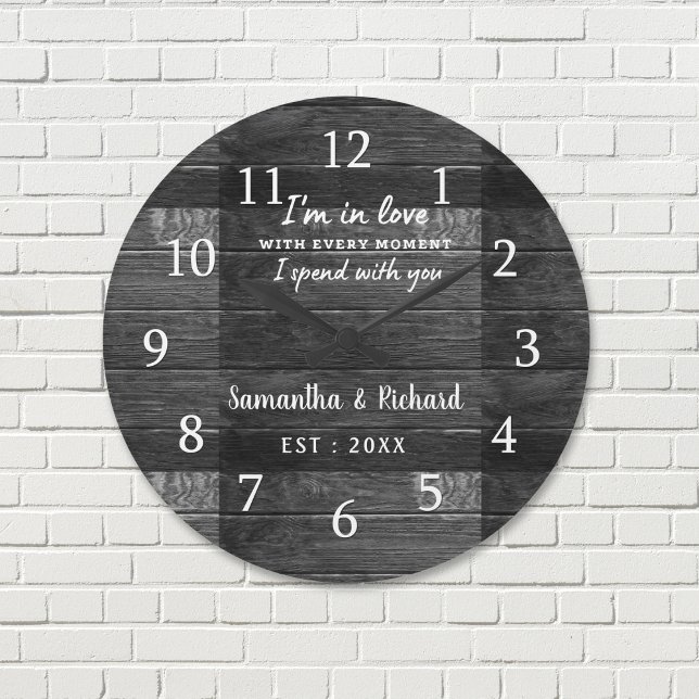 Rustikales Schwarzholz-Liebe-Zitat Hochzeit Jahres Große Wanduhr (Rustic Black Wood Love Quote Wedding Anniversary Large Clock)