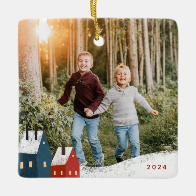 Rustikales Snowy Village Scene Foto Keramik Orname Keramikornament (Vorderseite)