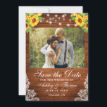 Rustikales Sonnenblumenblumengestein Foto Save The Date<br><div class="desc">Rustikale Holzstrohbeleuchtung Wasserfarben Sonnenblumen Blumen und Spitzen im Grünen Hochzeitstag speichern die Datumskarte</div>