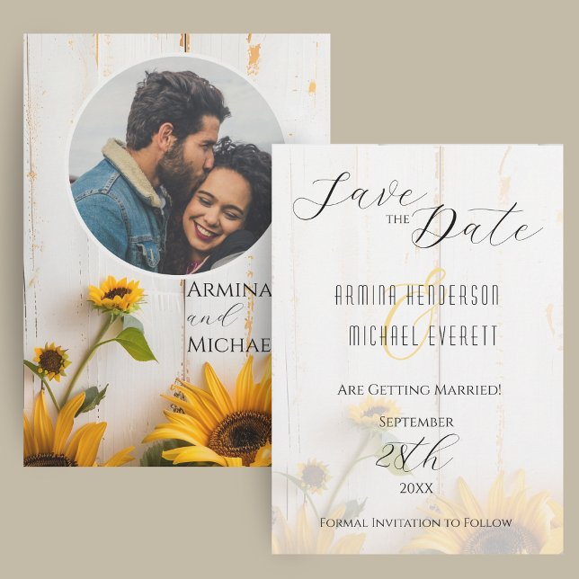 Rustikales Sonnenblumenholz-Foto Save The Date (A rustic wedding save the sate card with sunflowers, white barn wood, and a photo.)