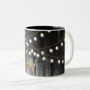 Rustikales Stall Black Wood Gold String Lights Mon Zweifarbige Tasse
