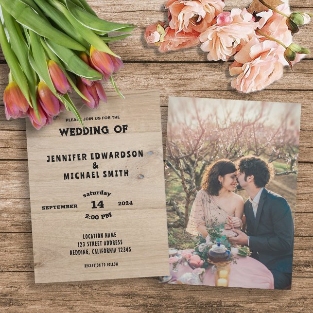 Rustikales Stallholz Foto Hochzeit Einladung (Rustic barn wood typography, photo rural country wedding invitation.)