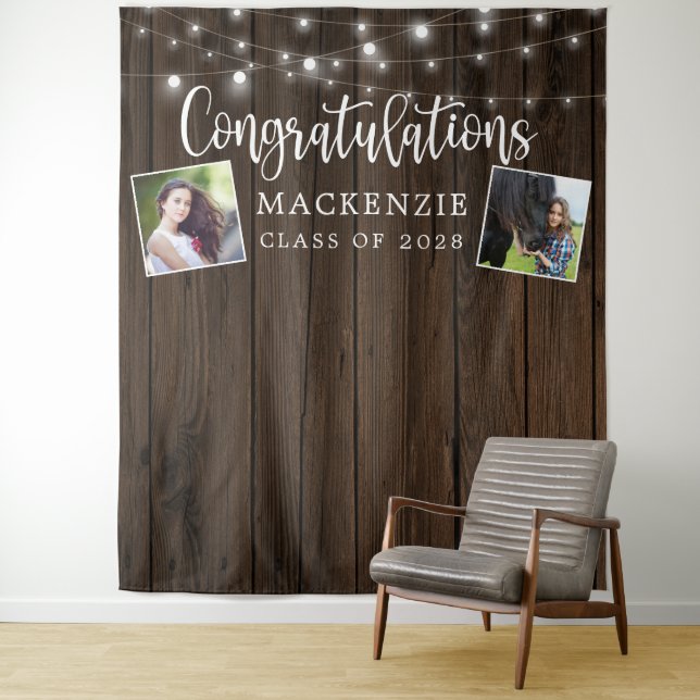 Rustikales String Lights Stall Wood Abschluss Foto Wandteppich (Beispiel)