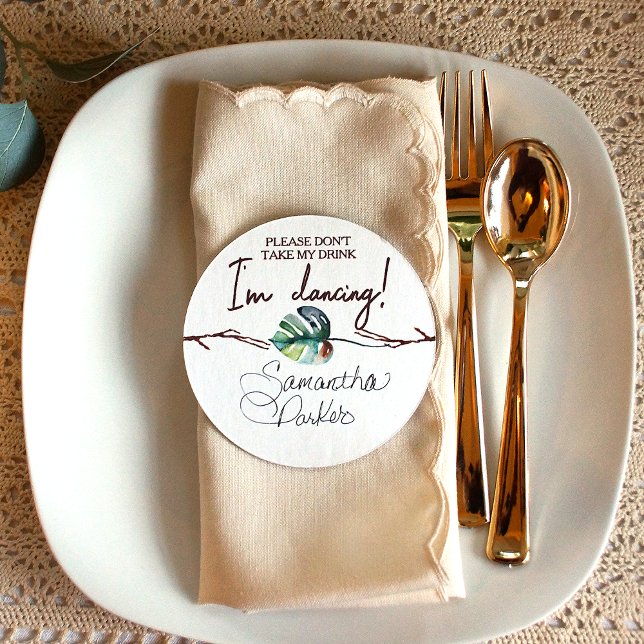 Rustikales Tropenbraun, Name der grünen Platzkarte Runder Pappuntersetzer (don't take my drink i'm dancing drink topper monstera leaf tropical wedding favor table decor)