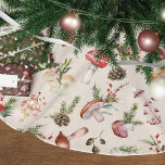 Rustikales Wald Weihnachts Pilze Polyester Weihnachtsbaumdecke<br><div class="desc">Mit diesem Weihnachtsbaumrock,  der ein Muster aus Aquarellpilzen und Kiefernwäldern auf einem neutralen hellbeigen Hintergrund aufweist,  verleihen Sie Ihrem Urlaubsdekor eine kuschelige,  rustikale Holzcottage-Atmosphäre. Karo in der Kollektion für viele passende Produkte oder kontaktiere mich über den Zazzle Chat,  wenn du noch mehr Produkte,  andere Farben oder Designvarianten benötigst.</div>