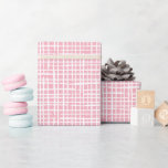 Rustikales Weave-Muster Modernes Hübsches Rosa Geschenkpapier<br><div class="desc">Dieses moderne Verpackungspapier-Design zeichnet sich durch ein handgezeichnet Crosshatch-Muster in Weiß auf einem hübschen rosa Hintergrund aus...  Eine wunderbare Wahl für viele Anlässe!</div>