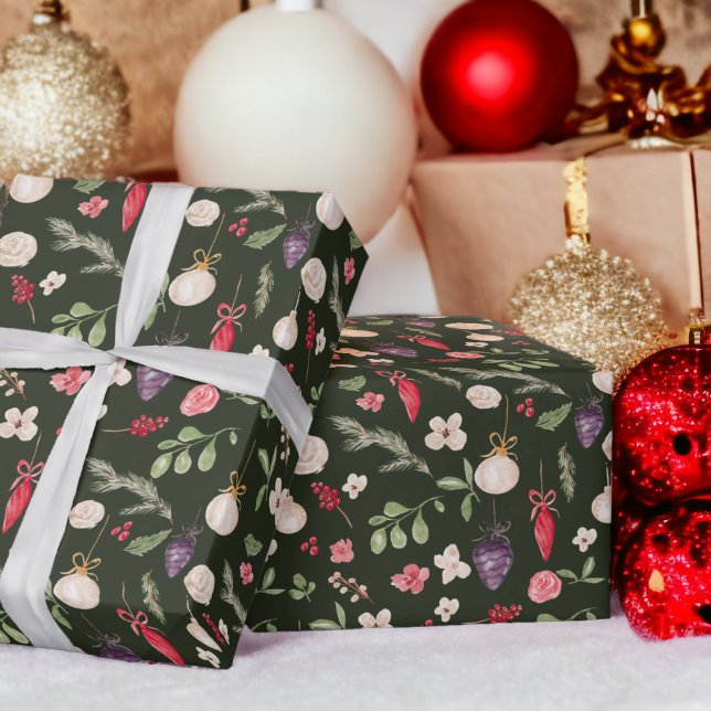 Rustikales Weihnachtsblumenbaummuster Geschenkpapier (Rustic Christmas floral bauble watercolor pattern Wrapping Paper on green)