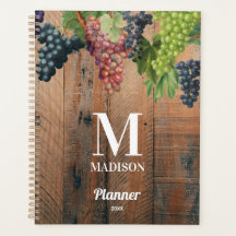 Rustikales Weinbauholz und Traubenmonogramm